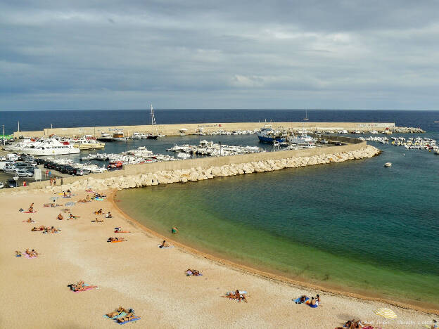 Cala Gonone před bouří