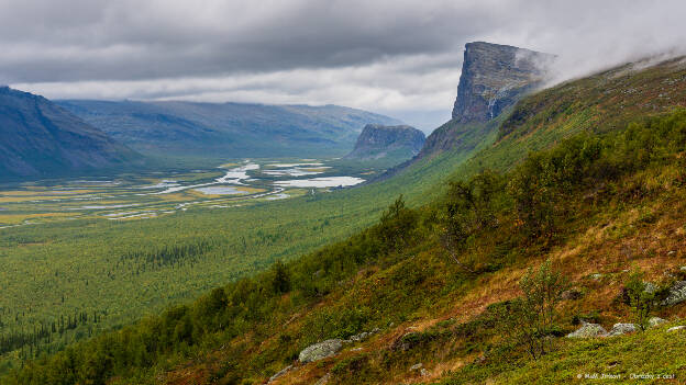 Pohled do údolí Rapadalen, vpravo Skierfe