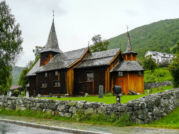 Hol gamle kyrkje