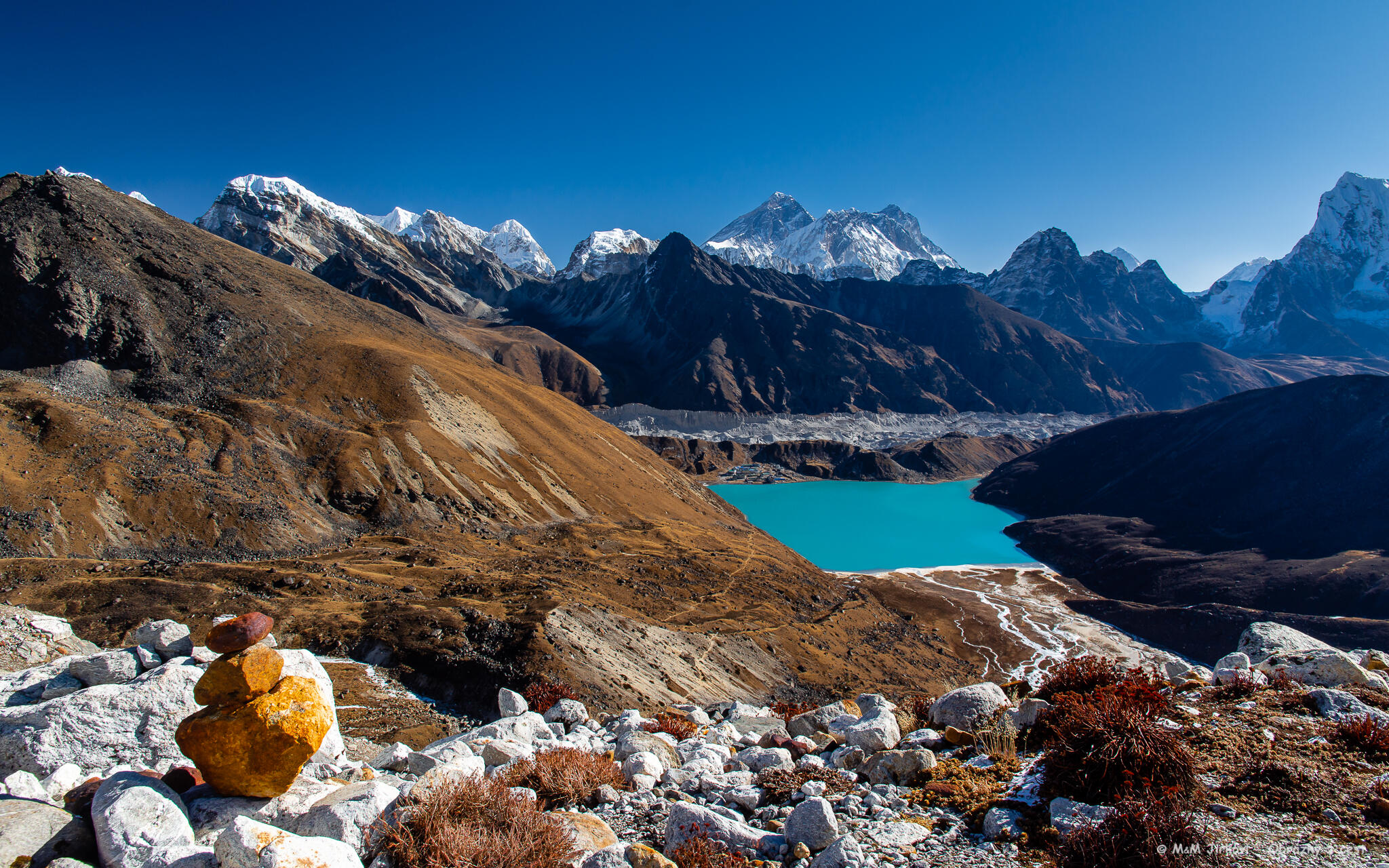 Jeden z úchvatných pohledů na Gokyo