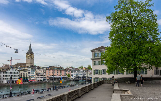 Zürich pohled od Grossmünsteru ke svatému Petru