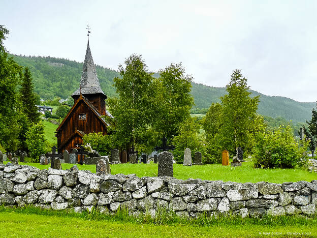 Hol gamle kyrkje