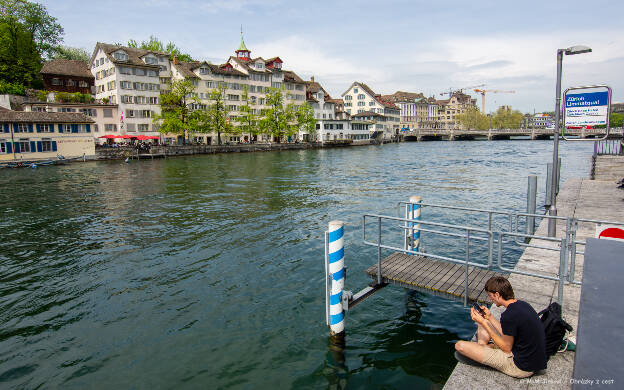 Zürich nábřeží řeky Limmat