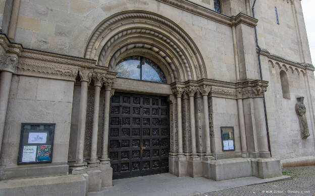 Zürich Grossmünster - vstupní portál