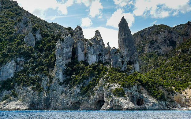 Pobřeží mezi Cala Gonone a Punta Pedra Longa